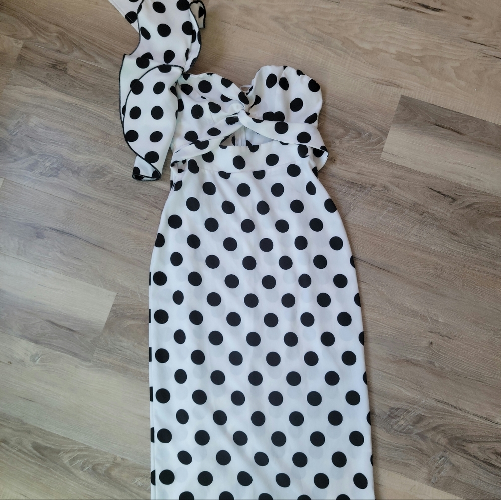 One shoulder polka-dot midi dress